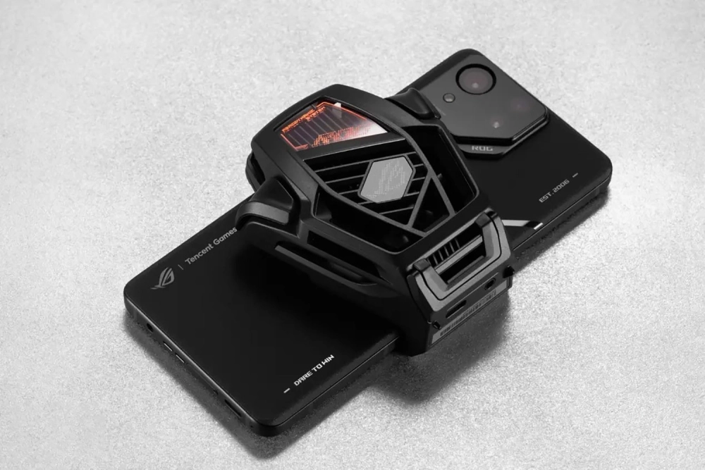 Asus ROG Phone 8 với cổng sạc phụ tiện lợi